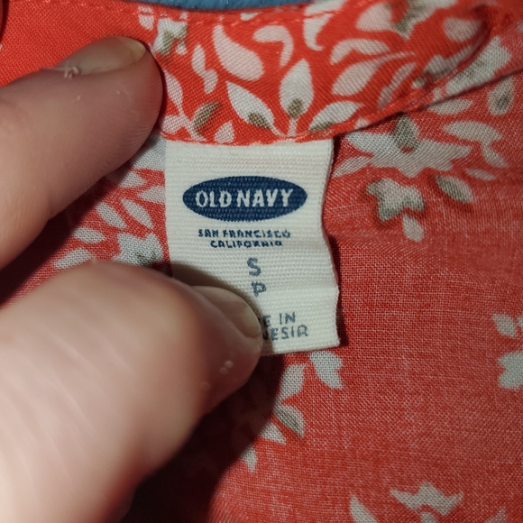 2 womans tank tops - Picture 2 of 7